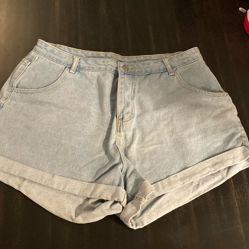 Women’s light wash shorts